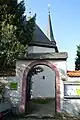 Torbogen am Eingang zum Kirchhof