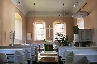 Blick auf Altar und Kanzel