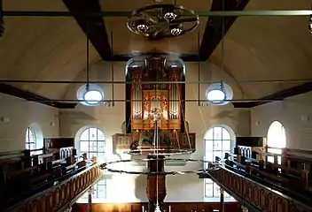 Blick von der Chororgel auf die Hauptorgel