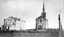 Auferstehungskirche in Kattowitz (links jüngeres Schulhaus)