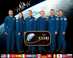 v. l. n. r. Michail Kornijenko, Tracy Caldwell-Dyson, Alexander Skworzow, Oleg Kotow (Kommandant), T. J. Creamer, Sōichi Noguchi