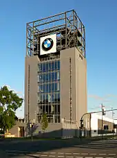 Ehemalige Postbox, heute BMW-Niederlassung