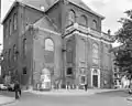Die Kirche auf einem Foto von 1965. Hier ist erkennbar, dass die Kirche damals in einem schlechten Zustand war.