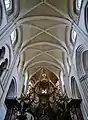 Chor mit Altarbaldachin