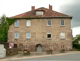 Straßenansicht des Alten Brennhauses