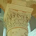 Rotunde, Kapitell, pflanzl. Skulptur