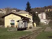 Nach der Station Casole-Trenta werden mit einer Kreiskehrschleife 100 Höhenmeter überwunden.