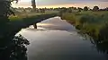 Füsinger Au auf Brücke westlich Füsing. Blickrichtung flussabwärts zur Mündung