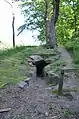 Eingang zum Bodendenkmal „Räuberhöhle“ im FFH-Teilgebiet Gehege Idstedtwege