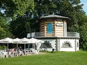 Der ehedem Bockenheimer Schönhof-Pavillon, umgezogen in den Grüneburgpark (2010)