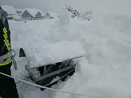 Schneeverhältnisse in Gosau, 14.&nbsp;Januar (vom Dach eines abzuschaufelnden Hauses aus gesehen)