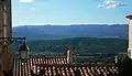 Ausblick auf das Maurenmassiv mit La Sauvette (hinten links der Mitte) von Gassin