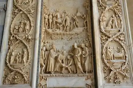 Benedetto Briosco, Gian Galeazzo Visconti legt den Grundstein der Certosa, Relief des Kirchenportals.