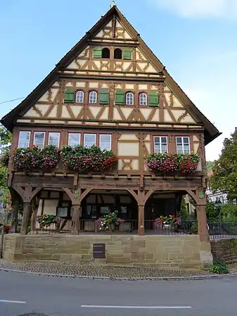 Frontalansicht gesehen von der Hauptstraße
