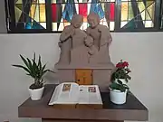 Maria und Josef sowie Jesus als spielendes Kleinkind (Familienaltar) Pfarrkirche St. Ambrosius Trier   (1953)