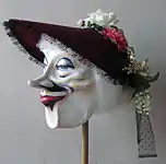 Fertig bemalte und montierte Larve einer «Alti Dante» (Alte Tante)