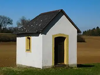 Die außerorts gelegene Feldkapelle
