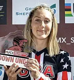 Felicia Stancil bei einer Weltcup-Siegerehrung (2020)