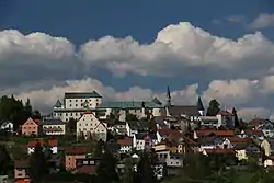 Hochschloss, unteres Schloss und Pfarrkirche Mariä Himmelfahrt
