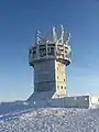 Fernmeldeturm auf dem Schneekopf im Winter – ehemalige Bezirksrichtfunkzentrale der Partei/SED in Suhl