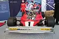 Der Frontflügel eines Ferrari 312T2 (mit entfernter Verkleidung)