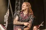 Blasinstrumentespieler und Sänger Prinz R. Hodenherz III alias Ben Metzner