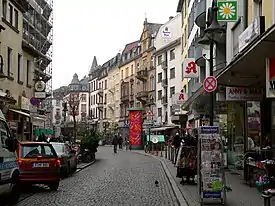 Im Hintergrund: Der Zugang von der Leipziger Straße