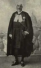 Filippo Orsini (1842–1924), 18.&nbsp;Herzog von Gravina, im Ornat des Fürst­assis­tenten des Päpstlichen Throns