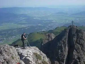 Blick von den Drei Schwestern auf Nofels im Vorarlberger Rheintal