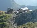 Haupt- und Nebengebäude der Hütte