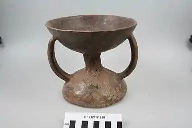 Fruchtschale, Grab D19