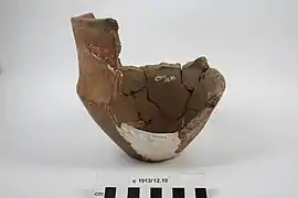 unverzierter Becher