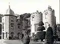 Fingask Castle von Süd-Südosten mit den seither abgerissenen Ausschmückungen aus dem 19. Jahrhundert.