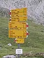 Wegweiser bei der Ela-Hütte