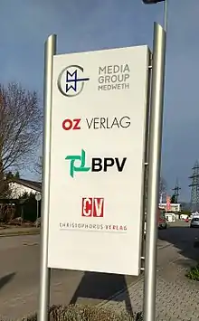  Firmenlogos der Unternehmensgruppe OZ am Hauptsitz in Rheinfelden (Baden)