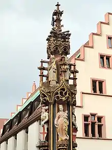 Fischbrunnen vor dem Kornhaus, Kopie des ältesten Stadtbrunnens (1483) am heutigen Standort