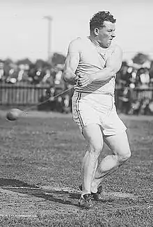 Dritter Olympiasieg in Folge für John&nbsp;Flanagan
