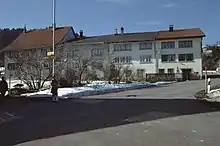 Flarz «Chloster» in Kleinbäretswil, rechts ehem. Wirtschaft «Berg»