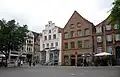Westseite: Nikolai-Apotheke in Flensburgs ältestem Profanbau von ca. 1490 und Nospa-Geldautomat (2010)