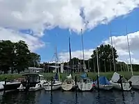 Clubhaus mit Schwimmsteg, Yachthafen Glücksburg