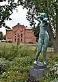 Tore Strindberg: Mädchen knotet ihr Haar (Olof-Palme-Park)