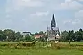 Die Kirche im Ortsbild aus östlicher Blickrichtung