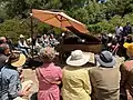 Besuchergruppe während des Flower Piano 2018