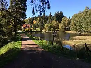 Forsthaus Uhlenstein mit Stauteich