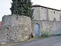 Rest der mittelalterlichen Befestigung der Kirche