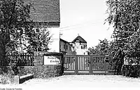 Die Einfriedung und der Mühlenturm im Hintergrund, 1975 (Aufnahme:&nbsp;Günter Rapp)