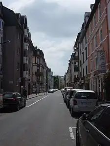 Kiesstraße nach Süden. Rechts Café Albatros (2013)
