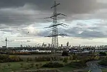 Skyline von Frankfurt – Blick vom Aussichtsturm der Raststätte Taunusblick an der A 5