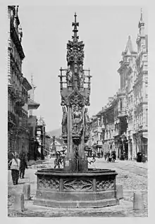 Fischbrunnen 1898 an seinem zweiten Standort, der Einmündung der Münstergasse in die Kaiser-Joseph-Straße