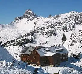 Freiburger Hütte mit Roggelskopf (2284 m)